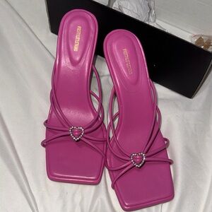 PINK PU SQUARE TOE DIAMANTE HEART LOW HEELED STRAPPY SANDALS